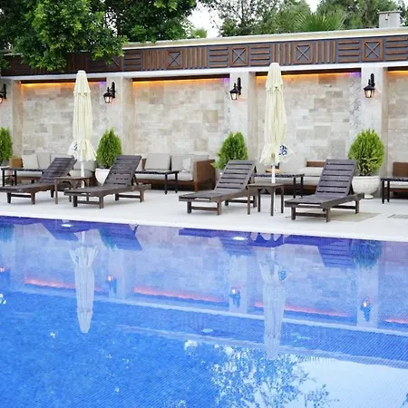 La Hoya Beach Hotel *