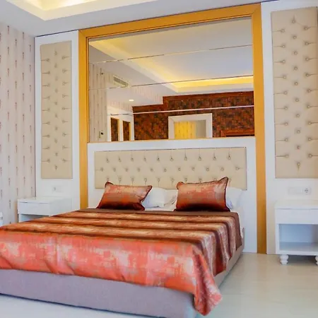 La Hoya Beach Hotel *