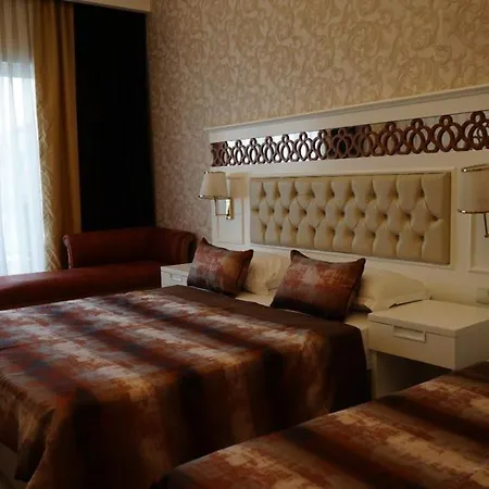 La Hoya Beach Hotel فندق بيلديبي