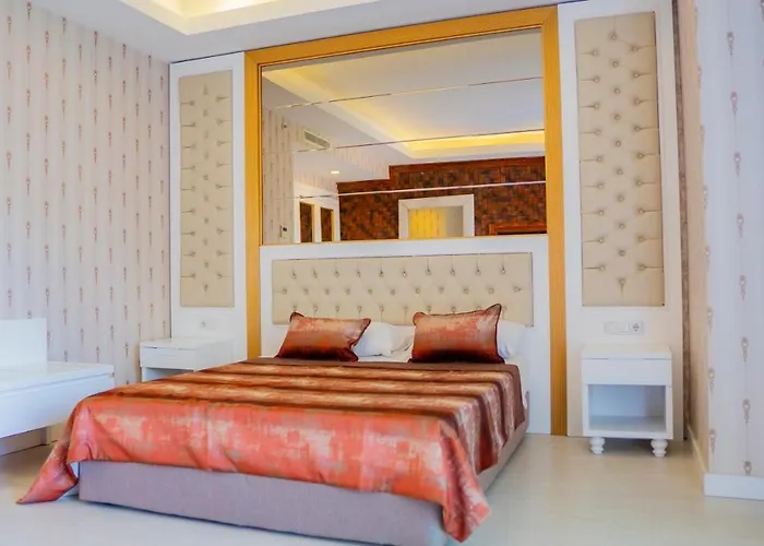 La Hoya Beach Hotel *