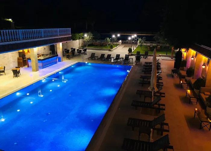 La Hoya Beach Hotel *