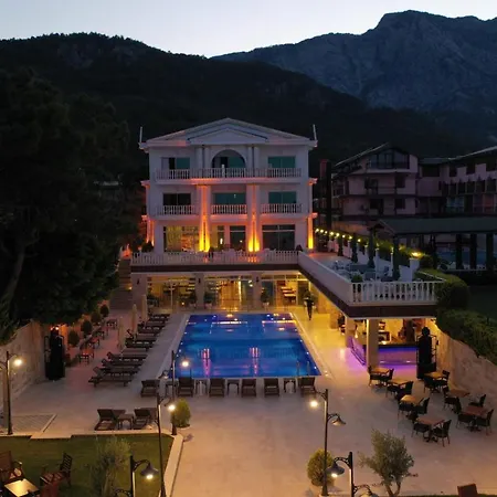 La Hoya Beach Hotel *