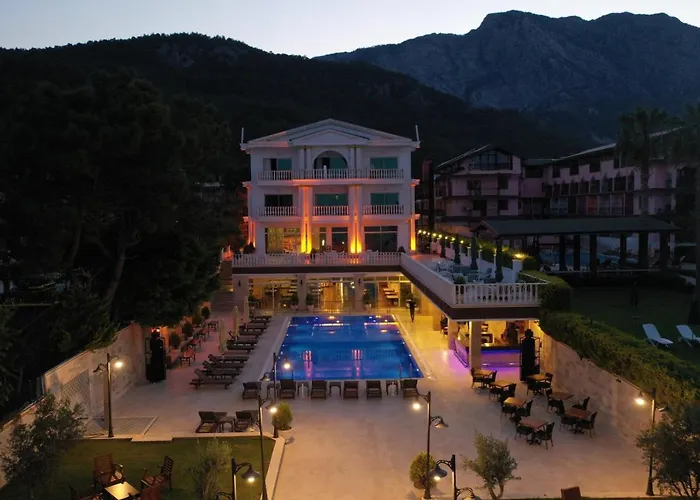 La Hoya Beach Hotel *