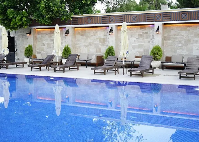 La Hoya Beach Hotel *